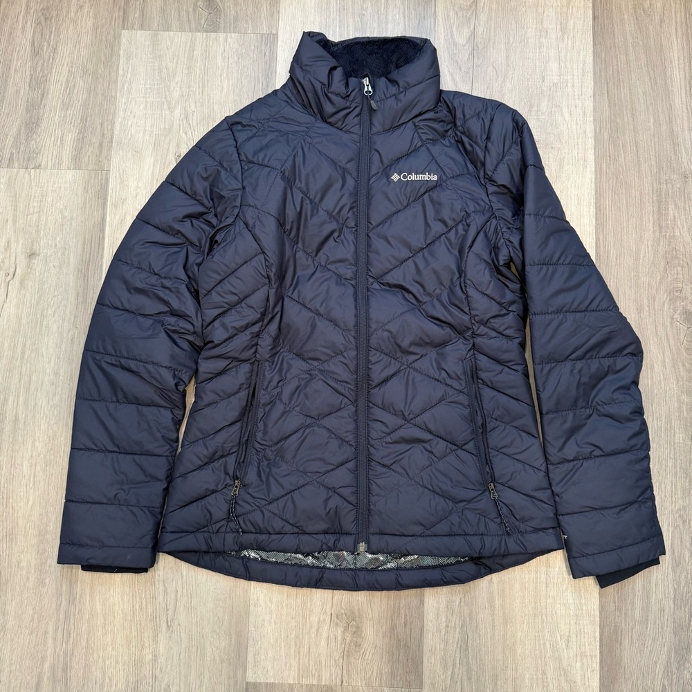 ⭐️ Columbia Navy Puffer Jacket with Quilted Design